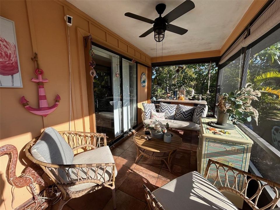 For Sale: $187,500 (2 beds, 2 baths, 1044 Square Feet)