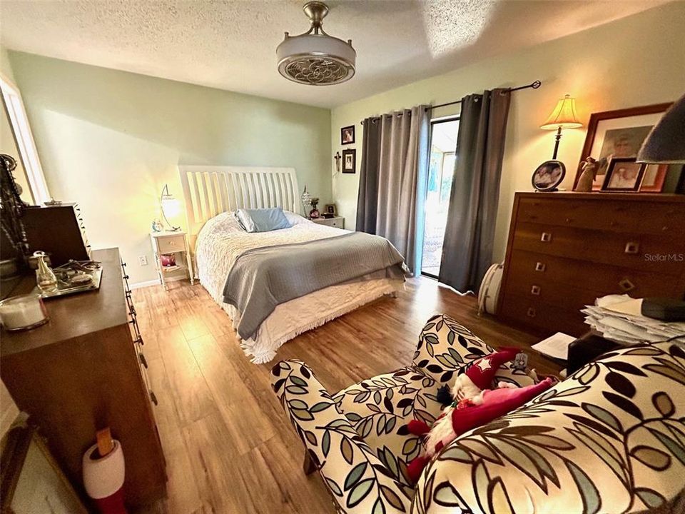 For Sale: $187,500 (2 beds, 2 baths, 1044 Square Feet)