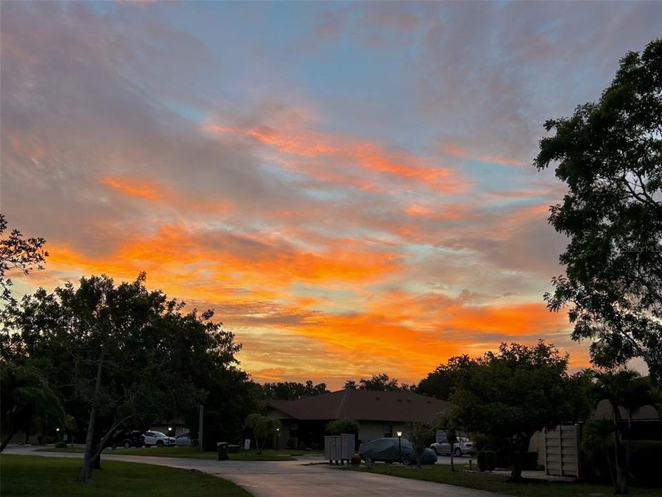 For Sale: $187,500 (2 beds, 2 baths, 1044 Square Feet)