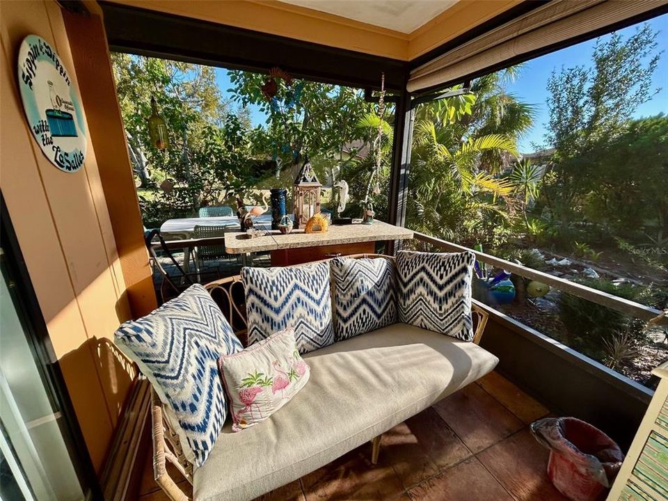 For Sale: $187,500 (2 beds, 2 baths, 1044 Square Feet)