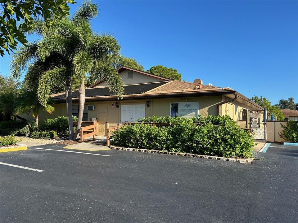 For Sale: $187,500 (2 beds, 2 baths, 1044 Square Feet)