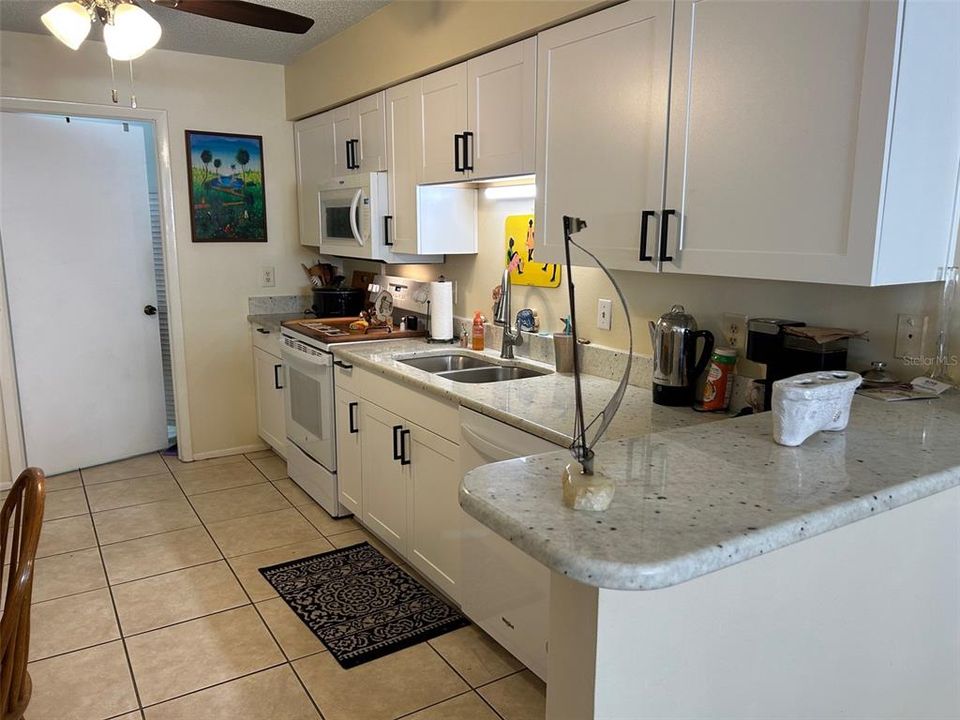 For Sale: $187,500 (2 beds, 2 baths, 1044 Square Feet)
