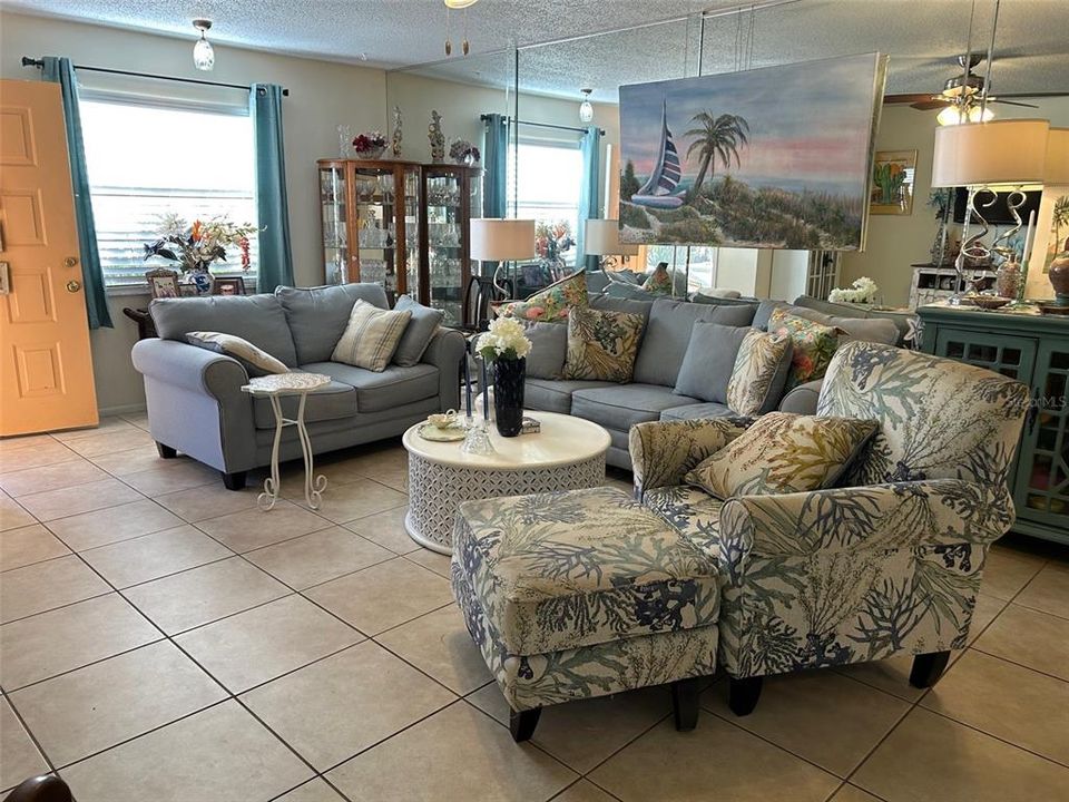 For Sale: $187,500 (2 beds, 2 baths, 1044 Square Feet)