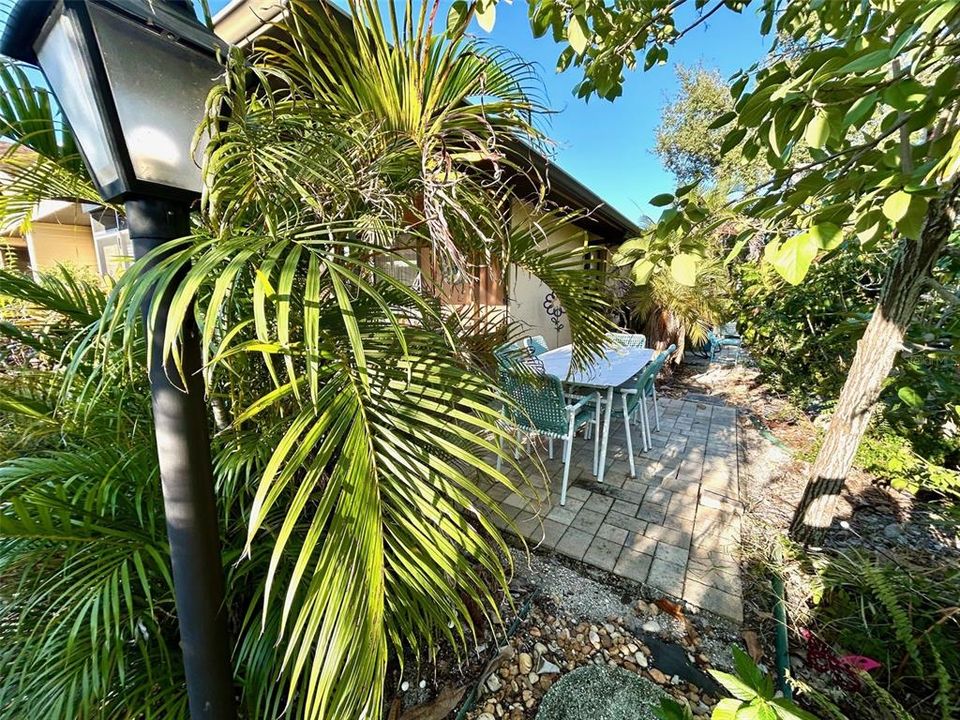 For Sale: $187,500 (2 beds, 2 baths, 1044 Square Feet)