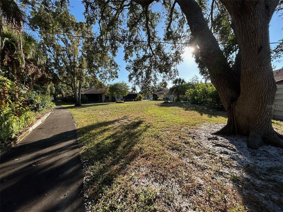 For Sale: $187,500 (2 beds, 2 baths, 1044 Square Feet)