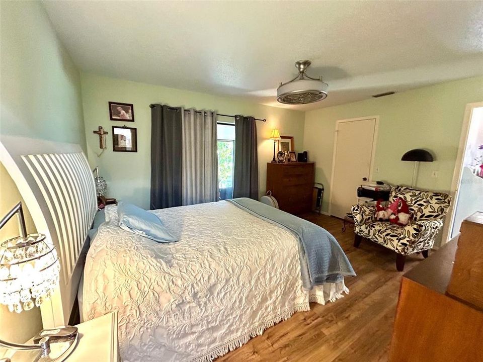 For Sale: $187,500 (2 beds, 2 baths, 1044 Square Feet)