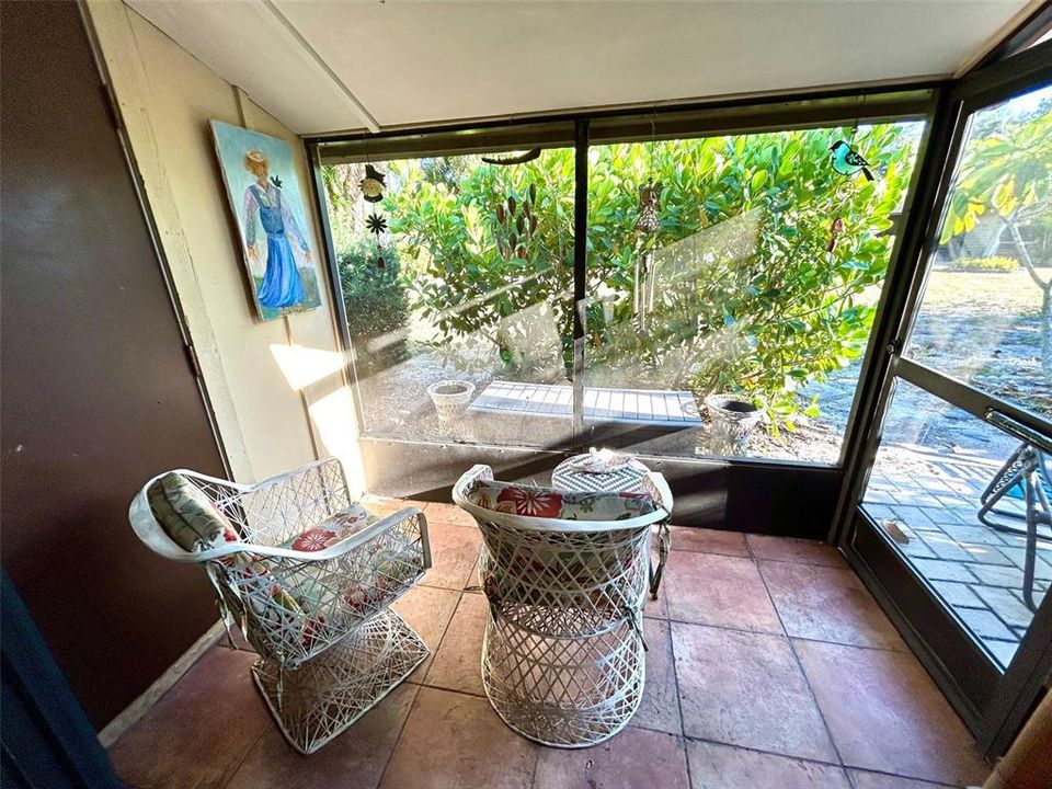 For Sale: $187,500 (2 beds, 2 baths, 1044 Square Feet)