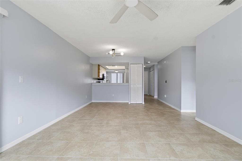 For Sale: $257,900 (2 beds, 2 baths, 1005 Square Feet)