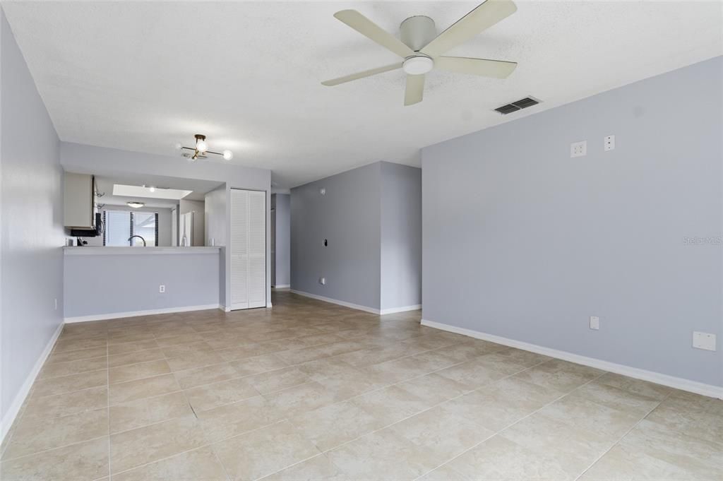 For Sale: $257,900 (2 beds, 2 baths, 1005 Square Feet)