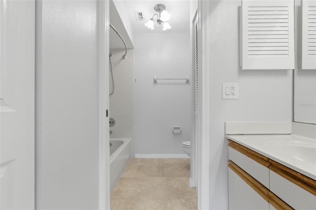 For Sale: $257,900 (2 beds, 2 baths, 1005 Square Feet)