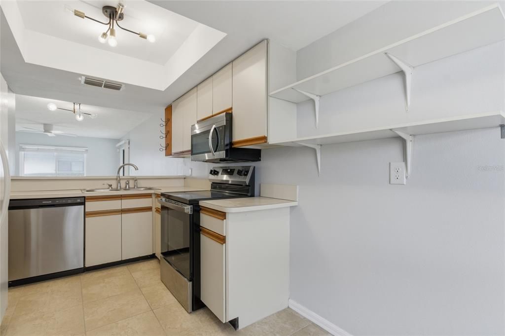 For Sale: $257,900 (2 beds, 2 baths, 1005 Square Feet)