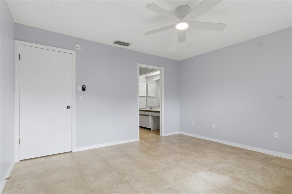 For Sale: $257,900 (2 beds, 2 baths, 1005 Square Feet)