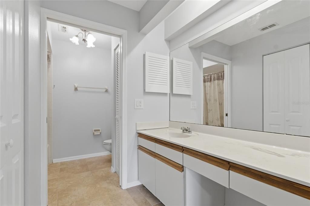 For Sale: $257,900 (2 beds, 2 baths, 1005 Square Feet)