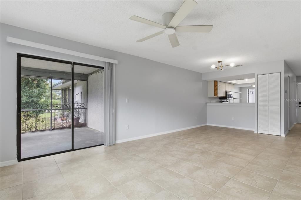 For Sale: $257,900 (2 beds, 2 baths, 1005 Square Feet)