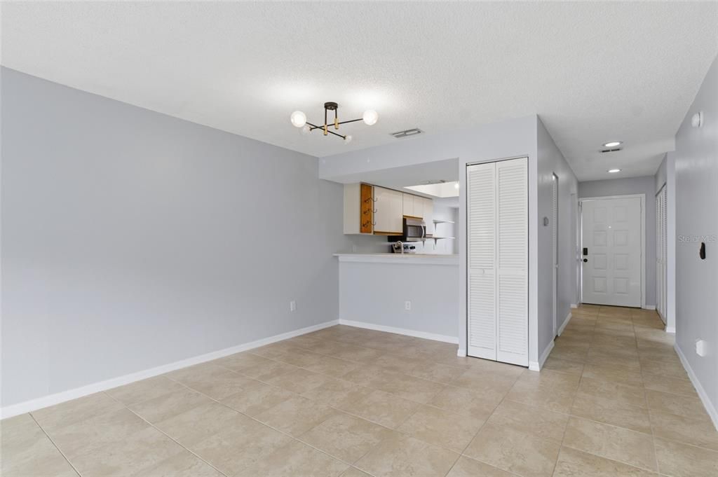 For Sale: $257,900 (2 beds, 2 baths, 1005 Square Feet)