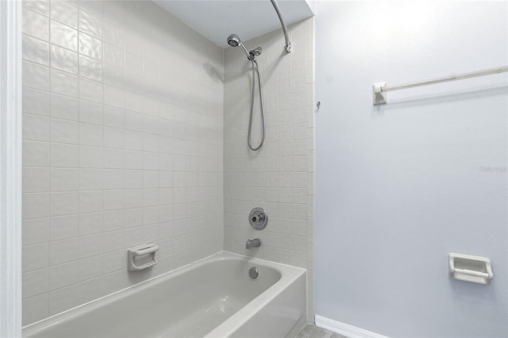 For Sale: $257,900 (2 beds, 2 baths, 1005 Square Feet)