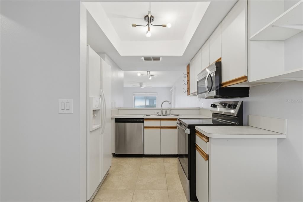 For Sale: $257,900 (2 beds, 2 baths, 1005 Square Feet)