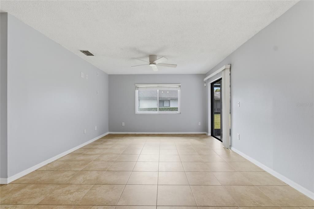 For Sale: $257,900 (2 beds, 2 baths, 1005 Square Feet)