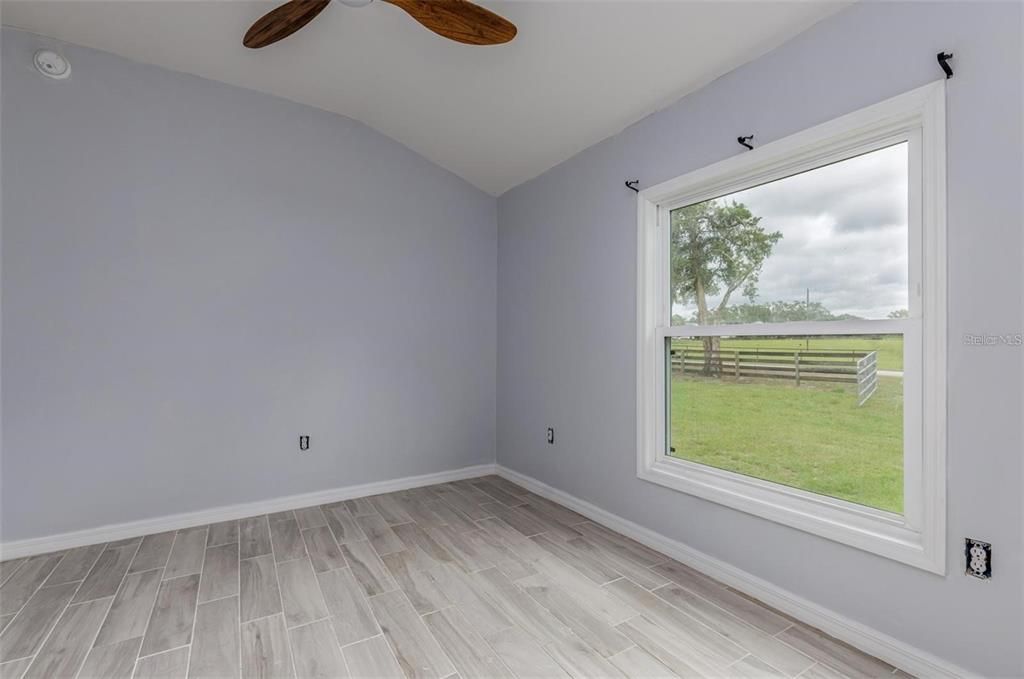 For Sale: $1,245,000 (2 beds, 1 baths, 710 Square Feet)