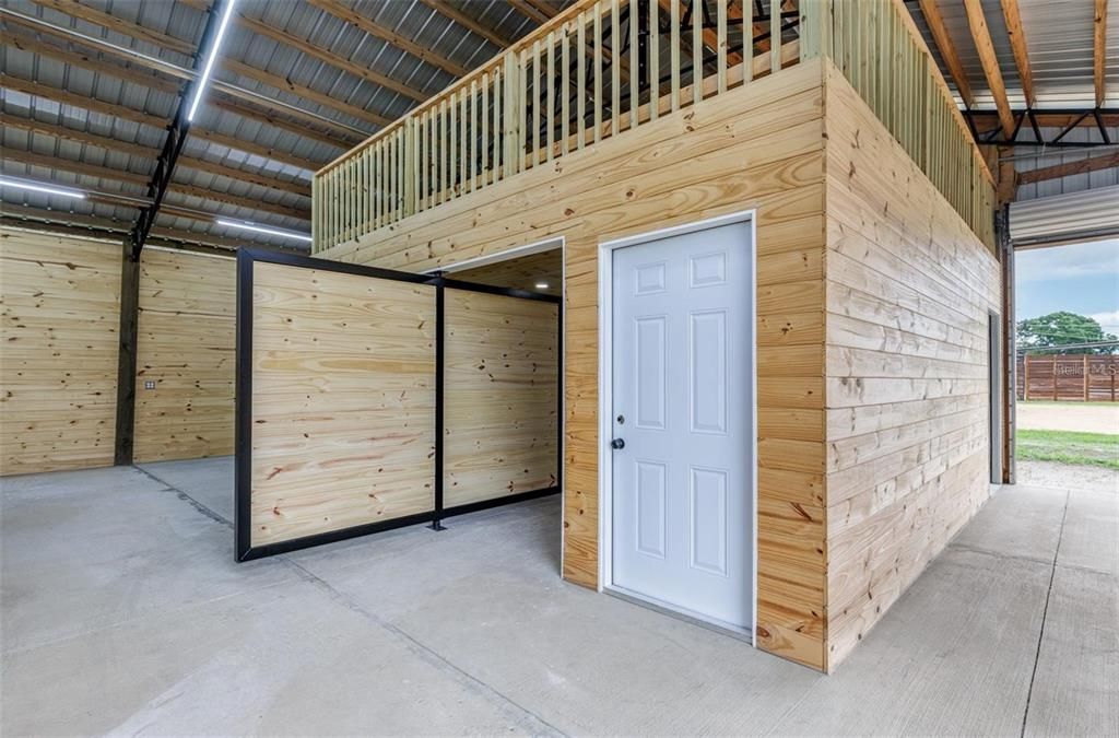 For Sale: $1,245,000 (2 beds, 1 baths, 710 Square Feet)