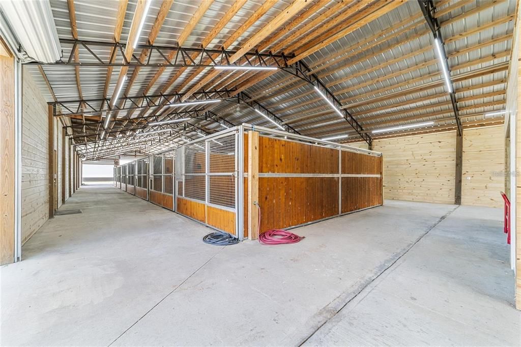 For Sale: $1,245,000 (2 beds, 1 baths, 710 Square Feet)