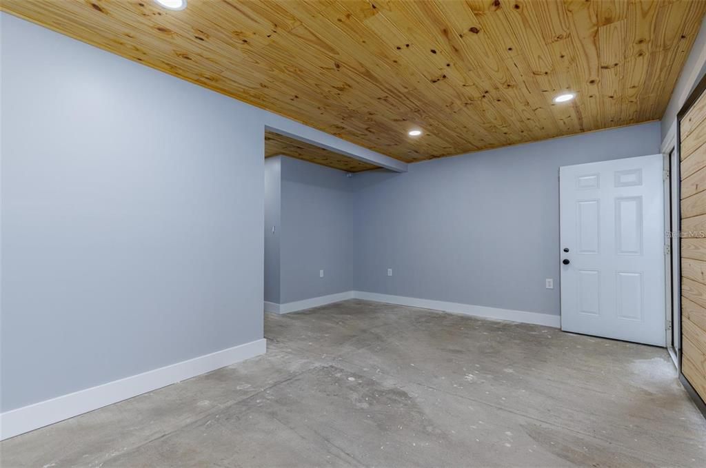 For Sale: $1,245,000 (2 beds, 1 baths, 710 Square Feet)