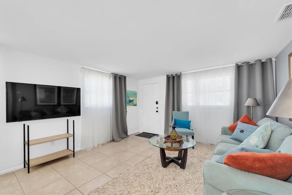 出租: $1,900 (1 贝兹, 1 浴室, 600 平方英尺)