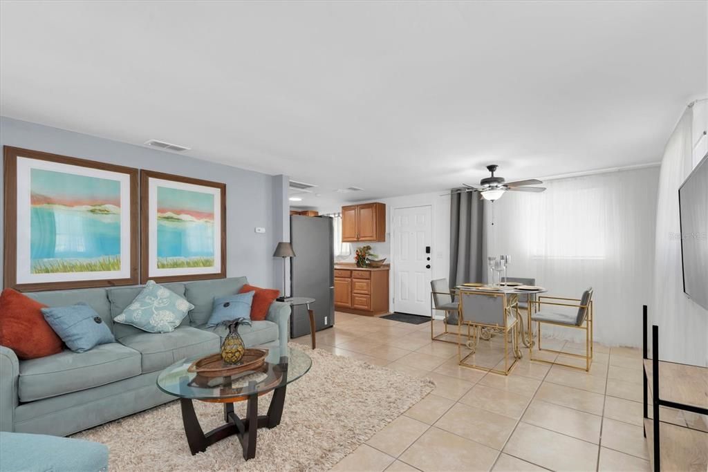 出租: $1,900 (1 贝兹, 1 浴室, 600 平方英尺)