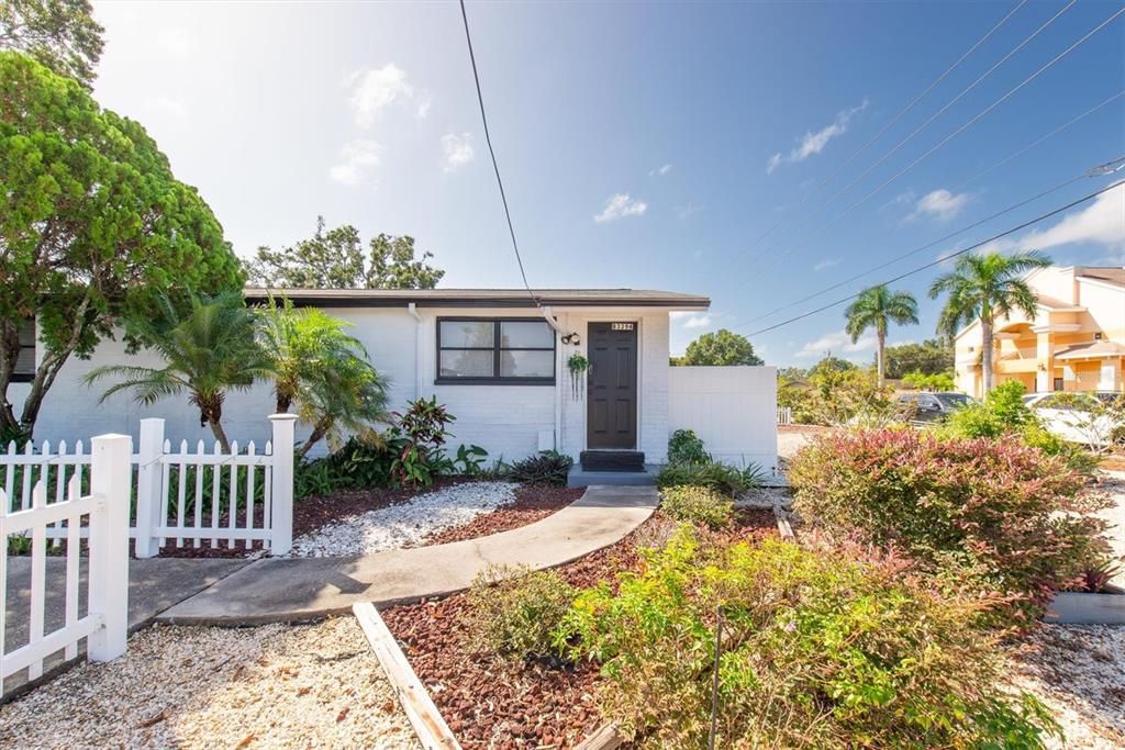 出租: $1,900 (1 贝兹, 1 浴室, 600 平方英尺)