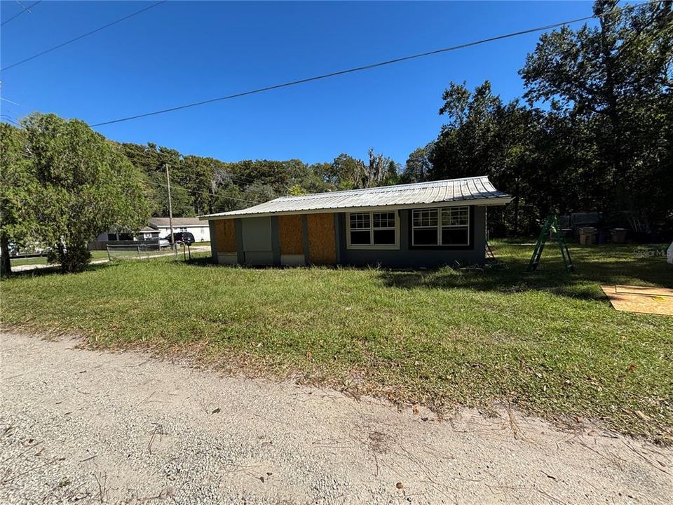 Active With Contract: $90,000 (2 beds, 1 baths, 800 Square Feet)