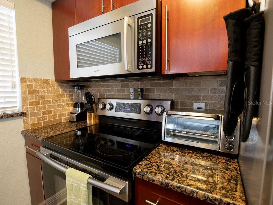 For Rent: $3,100 (1 beds, 1 baths, 790 Square Feet)