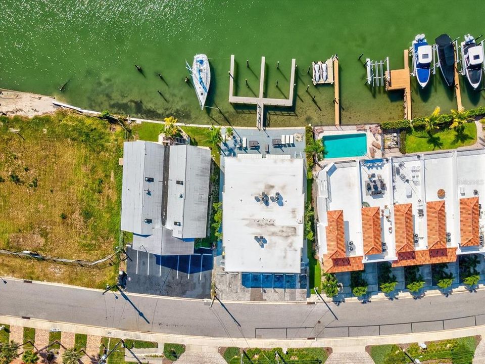 For Rent: $3,100 (1 beds, 1 baths, 790 Square Feet)