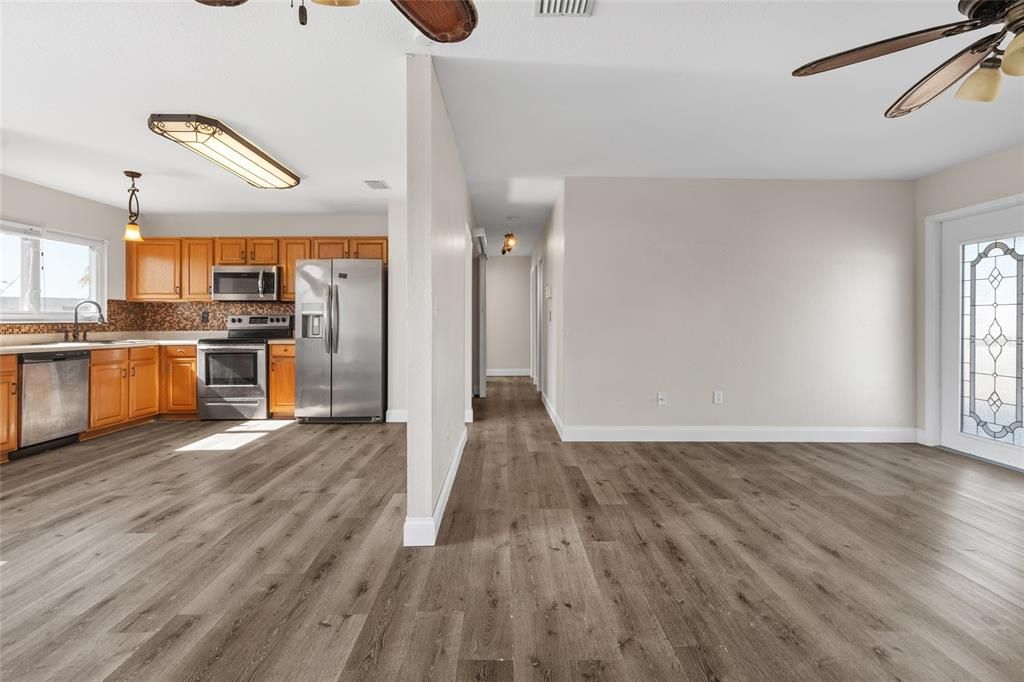 For Sale: $239,500 (3 beds, 2 baths, 1175 Square Feet)