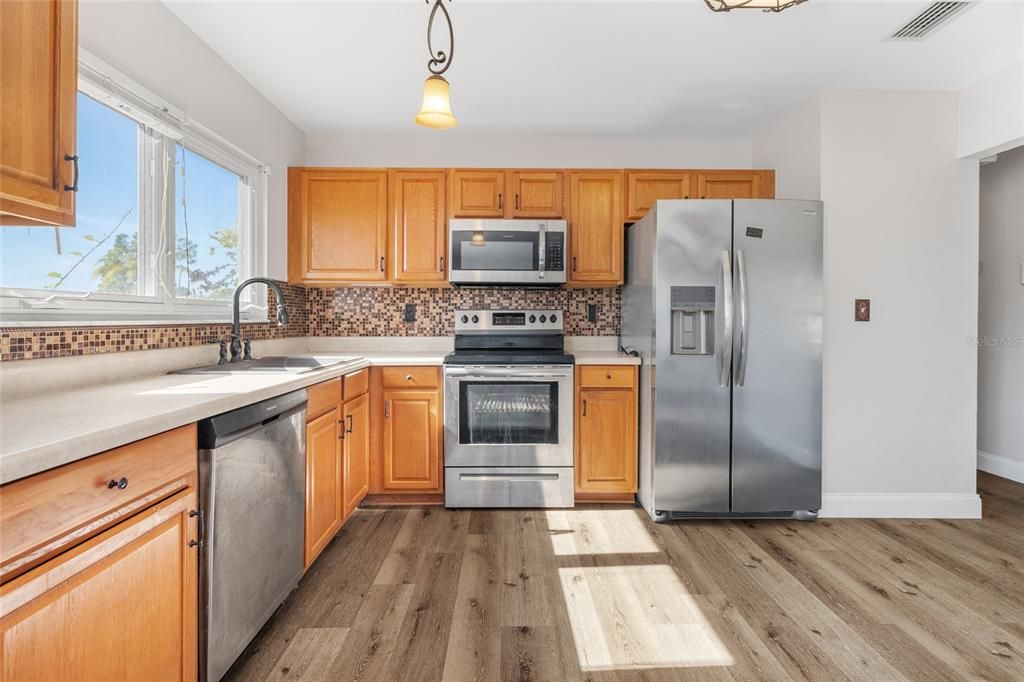 For Sale: $239,500 (3 beds, 2 baths, 1175 Square Feet)