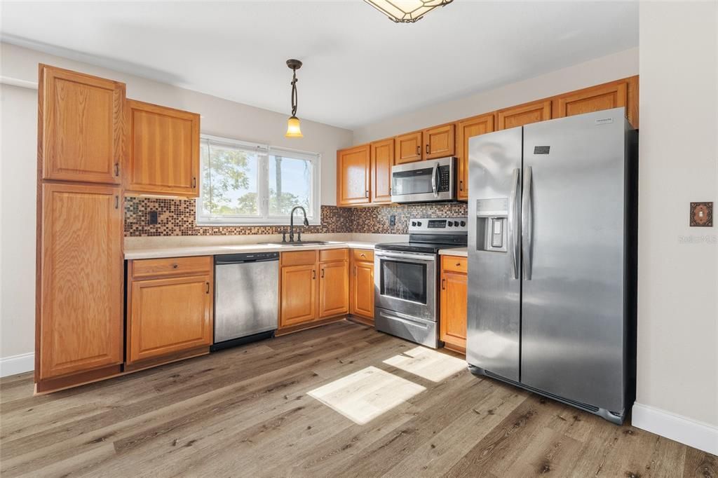 For Sale: $239,500 (3 beds, 2 baths, 1175 Square Feet)