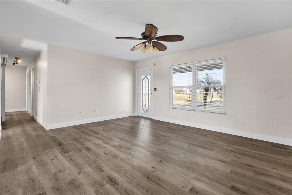 For Sale: $239,500 (3 beds, 2 baths, 1175 Square Feet)