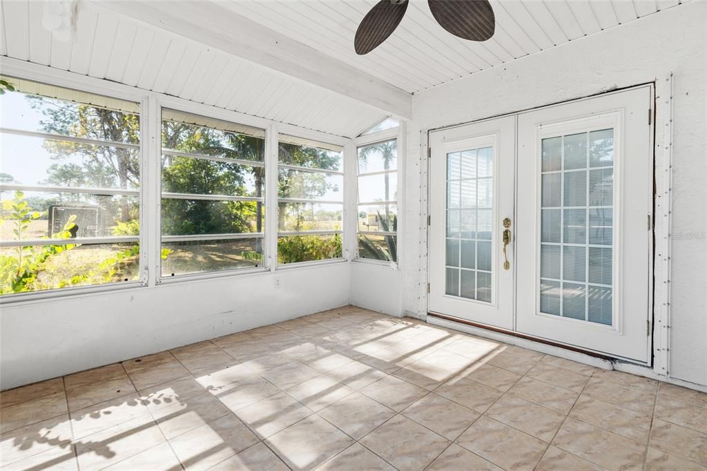 For Sale: $239,500 (3 beds, 2 baths, 1175 Square Feet)