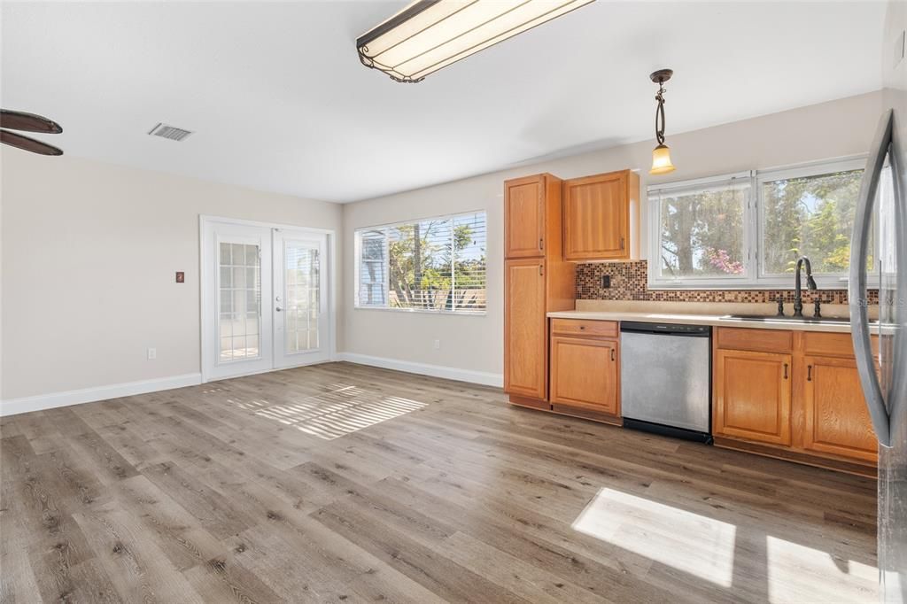 For Sale: $239,500 (3 beds, 2 baths, 1175 Square Feet)