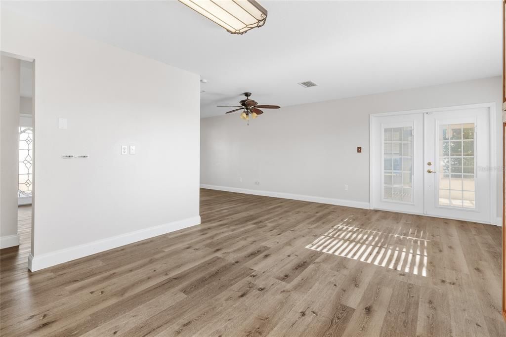 For Sale: $239,500 (3 beds, 2 baths, 1175 Square Feet)