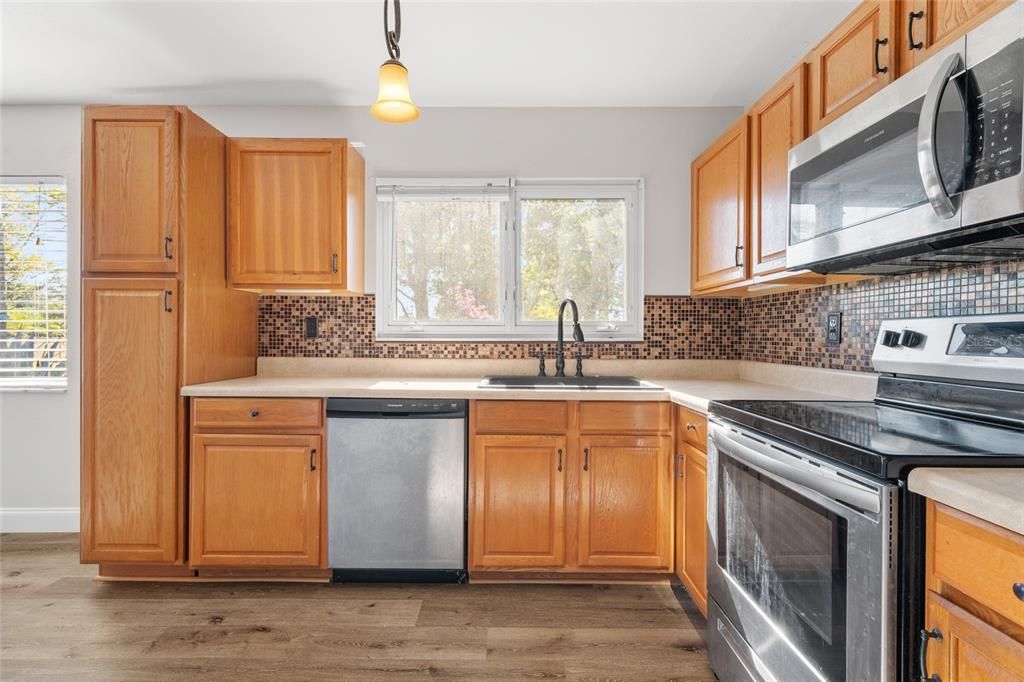 For Sale: $239,500 (3 beds, 2 baths, 1175 Square Feet)