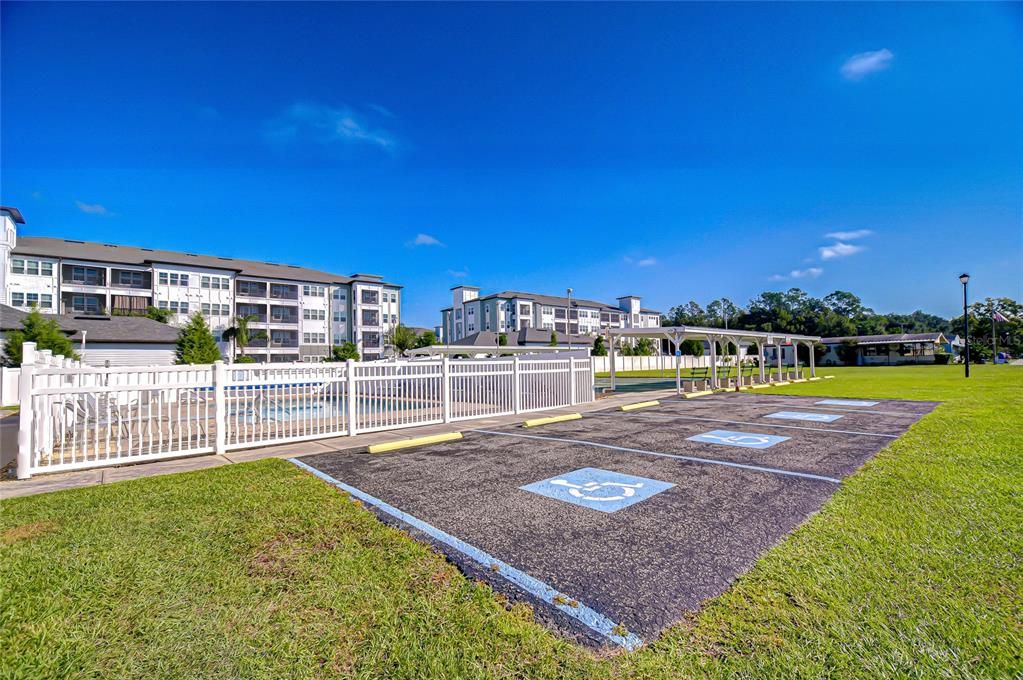 Active With Contract: $94,700 (2 beds, 1 baths, 964 Square Feet)