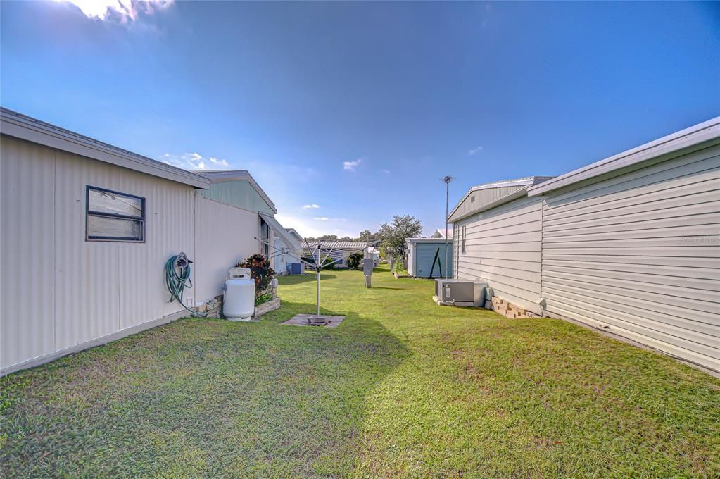 Active With Contract: $94,700 (2 beds, 1 baths, 964 Square Feet)