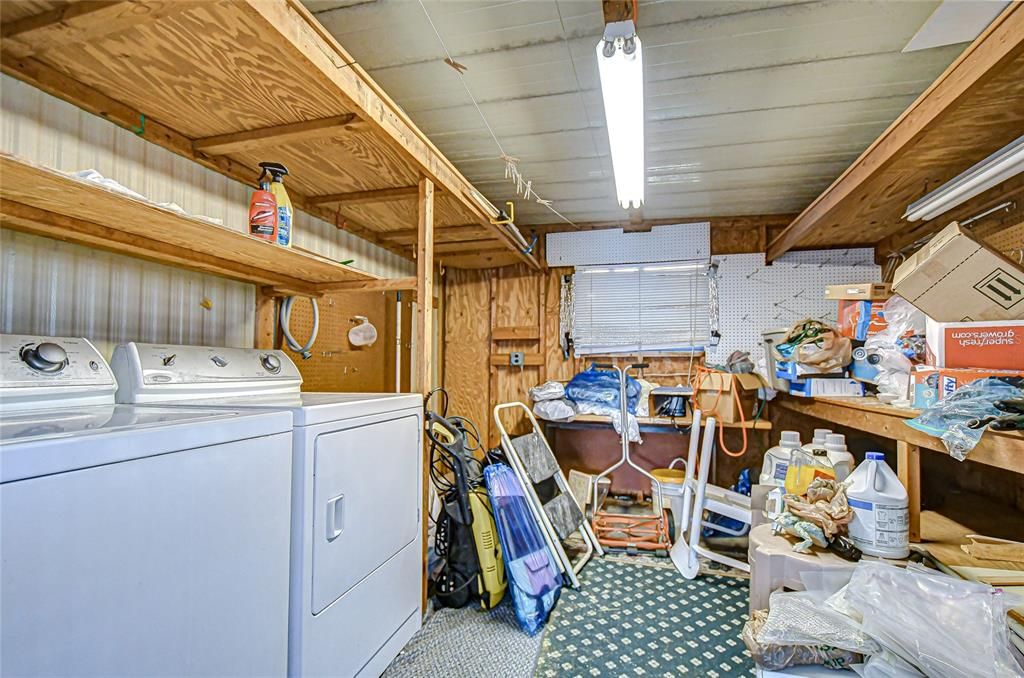 Active With Contract: $94,700 (2 beds, 1 baths, 964 Square Feet)