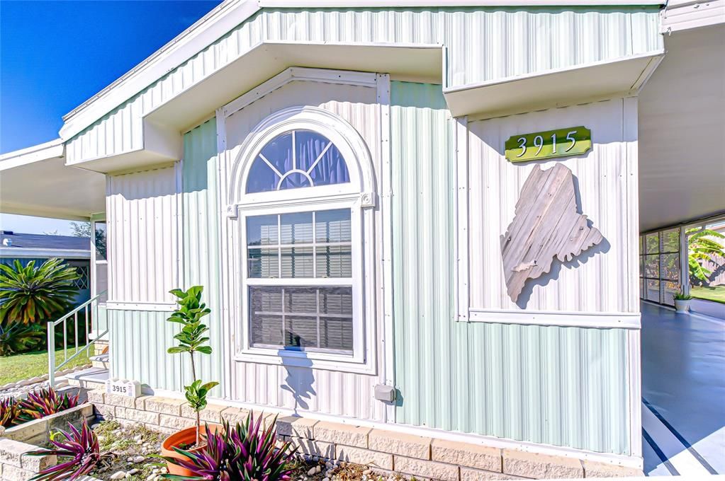 Active With Contract: $94,700 (2 beds, 1 baths, 964 Square Feet)