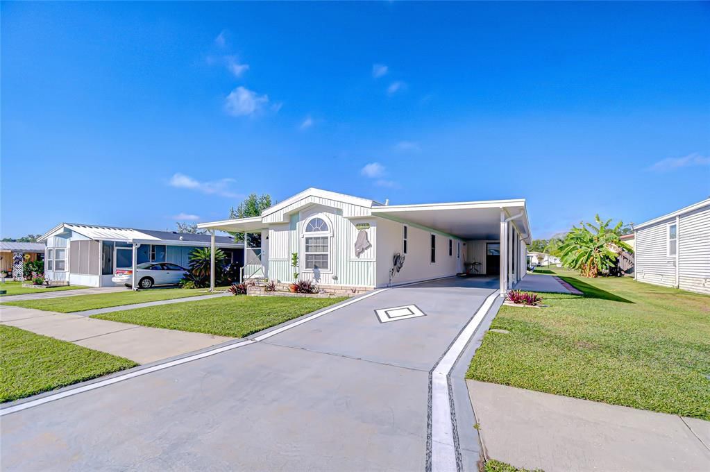 Active With Contract: $94,700 (2 beds, 1 baths, 964 Square Feet)