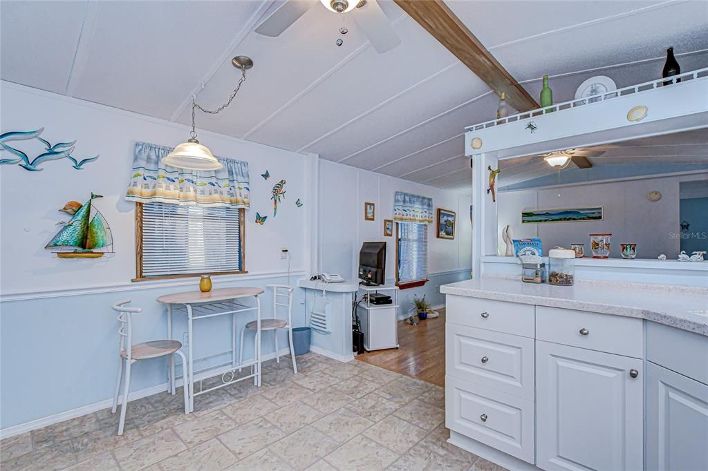 Active With Contract: $94,700 (2 beds, 1 baths, 964 Square Feet)