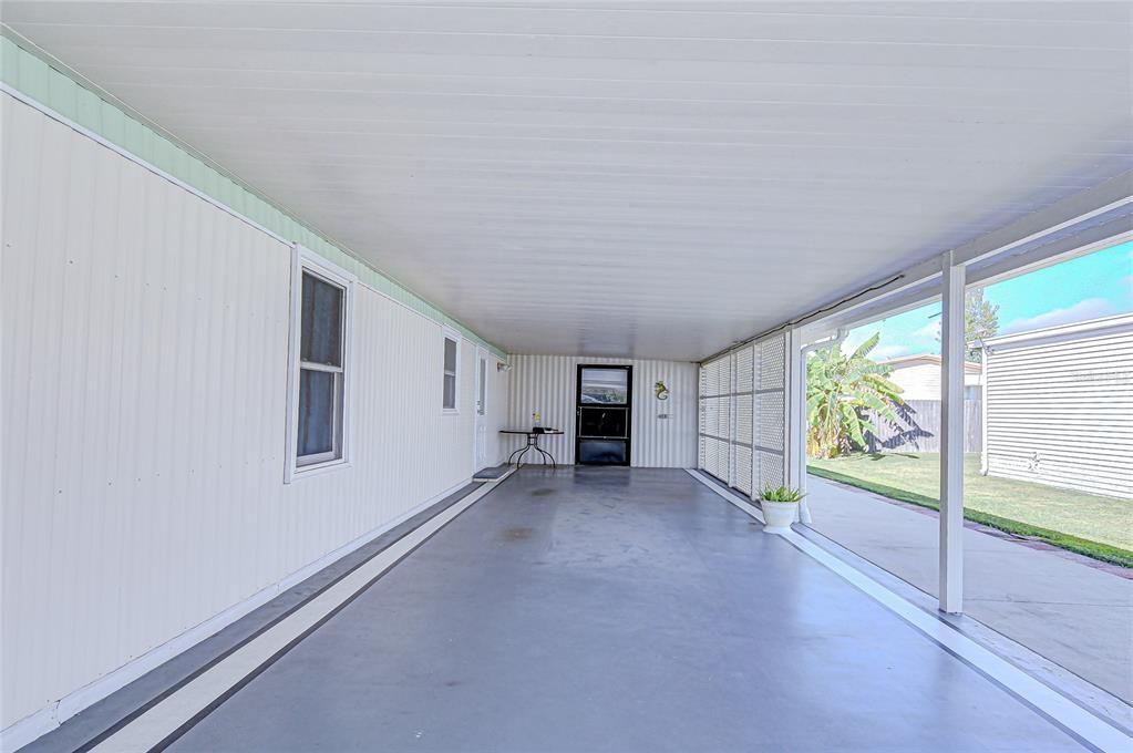 Active With Contract: $94,700 (2 beds, 1 baths, 964 Square Feet)