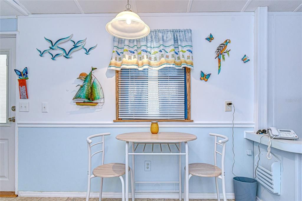 Active With Contract: $94,700 (2 beds, 1 baths, 964 Square Feet)