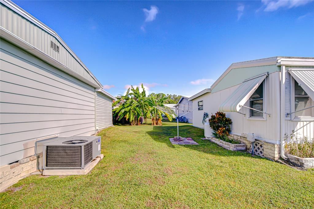 Active With Contract: $94,700 (2 beds, 1 baths, 964 Square Feet)