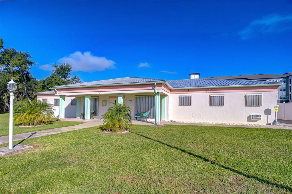 Active With Contract: $94,700 (2 beds, 1 baths, 964 Square Feet)